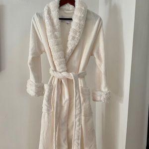 Carole Hochman Robe